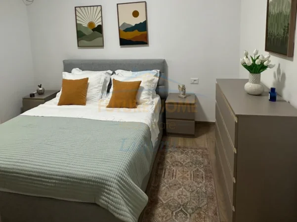 Tirane, jepet me qera apartament 2+1 Kati 1, 88 m² 850 € (Qender)
