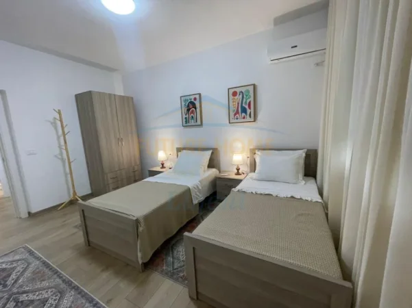 Tirane, jepet me qera apartament 2+1 Kati 1, 88 m² 850 € (Qender)