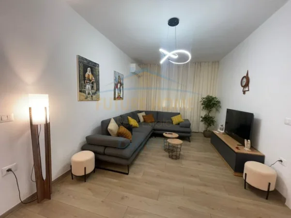 Tirane, jepet me qera apartament 2+1 Kati 1, 88 m² 850 € (Qender)