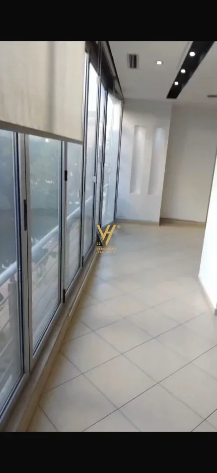 Tirane, jepet me qera zyre Kati 2, 90 m² 620 € (ASTIR)