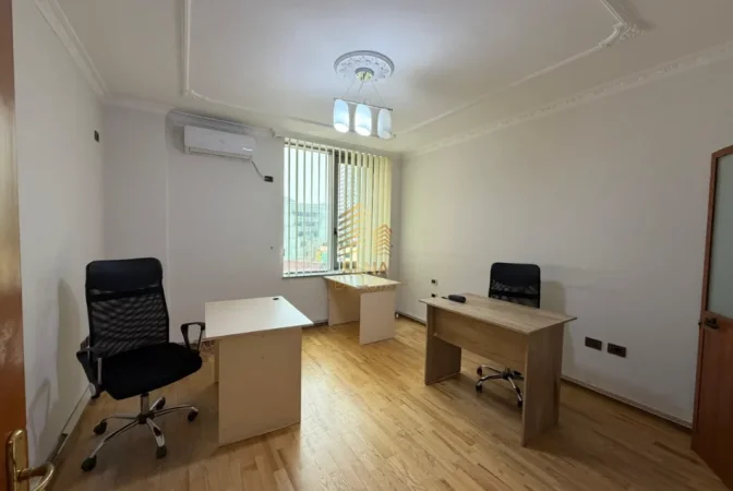 Tirane, jepet me qera zyre Kati 5, 108 m² 850 € (Qender)