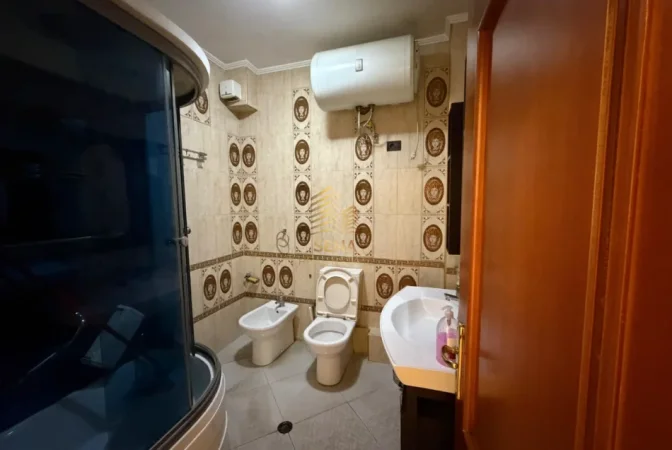 Tirane, jepet me qera zyre Kati 5, 108 m² 850 € (Qender)