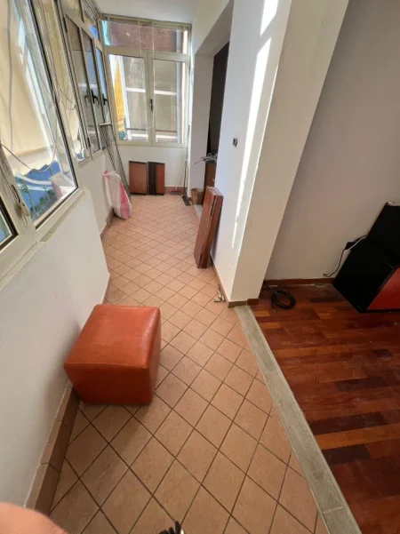 Tirane, jepet me qera apartament 1+1 Kati 7, 650 € (VASIL SHANTO)