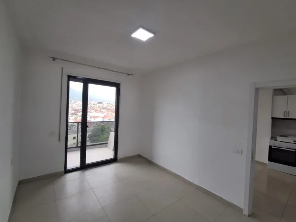 Tirane, jepet me qera apartament 1+1 Kati 6, 70 m² 400 € (Rruga 5 Maji)
