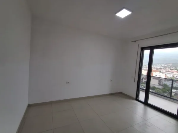 Tirane, jepet me qera apartament 1+1 Kati 6, 70 m² 400 € (Rruga 5 Maji)