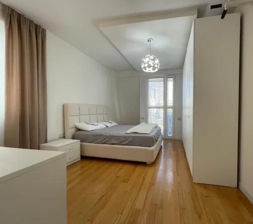 Tirane, jepet me qera apartament 3+1+Ballkon Kati 5, 180 m² 2.500 € (Ambasador 2, Tirane)