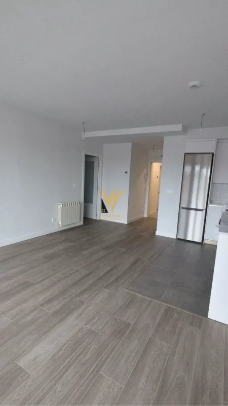 Tirane, jepet me qera ambjent biznesi Kati 1, 75 m² 470 € (5 MAJI)