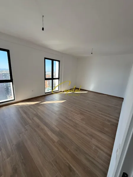 Tirane, jepet me qera zyre Kati 3, 130 m² 650 € (KOMPLEKSI FARMACIA 10)