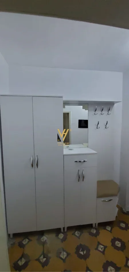 Tirane, jepet me qera apartament 1+1+Ballkon Kati 5, 60 m² 400 € (BRRYL)