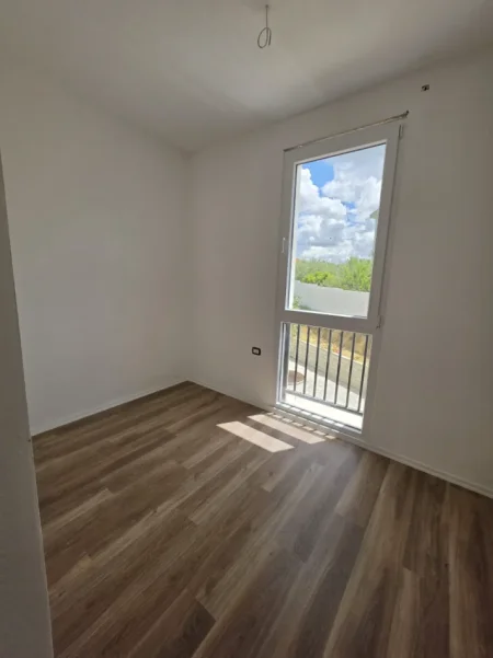 Tirane, shitet apartament 2+1+Ballkon Kati 1, 80 m² (Mjull_Bathore)