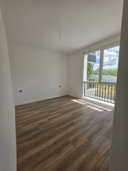Tirane, shitet apartament 2+1+Ballkon Kati 1, 80 m² (Mjull_Bathore)