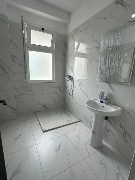 Tirane, jepet me qera apartament 2+1 Kati 2, 98 m² 550 € (Paskuqan)