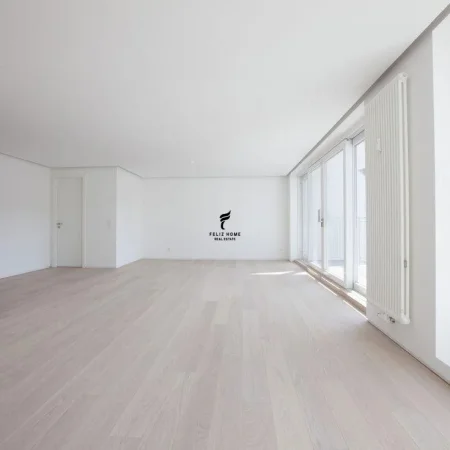 Tirane, jepet me qera zyre Kati 1, 170 m² 4.000 € (KOMUNA E PARISIT)