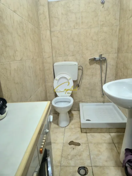 Tirane, jepet me qera apartament 1+1 Kati 2, 60 m² 450 € (LAPRAKE)