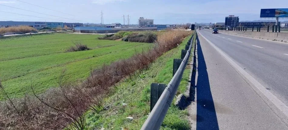 Durres, shitet truall , 9.600 m² 260.000 € (Autostrada Tirane Durres)