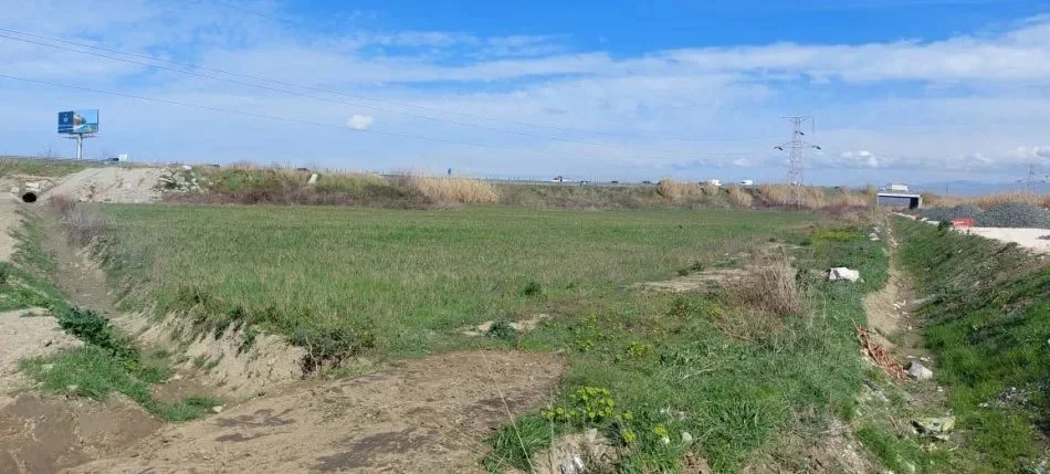 Durres, shitet truall , 9.600 m² 260.000 € (Autostrada Tirane Durres)