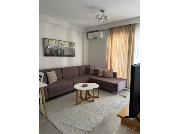 Tirane, jepet me qera apartament 2+1+Ballkon Kati 2, 82 m² 850 € (kopshti botanik)
