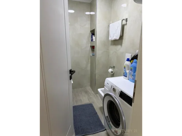 Tirane, jepet me qera apartament 2+1+Ballkon Kati 2, 82 m² 850 € (kopshti botanik)