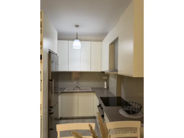 Tirane, jepet me qera apartament 2+1+Ballkon Kati 2, 82 m² 850 € (kopshti botanik)