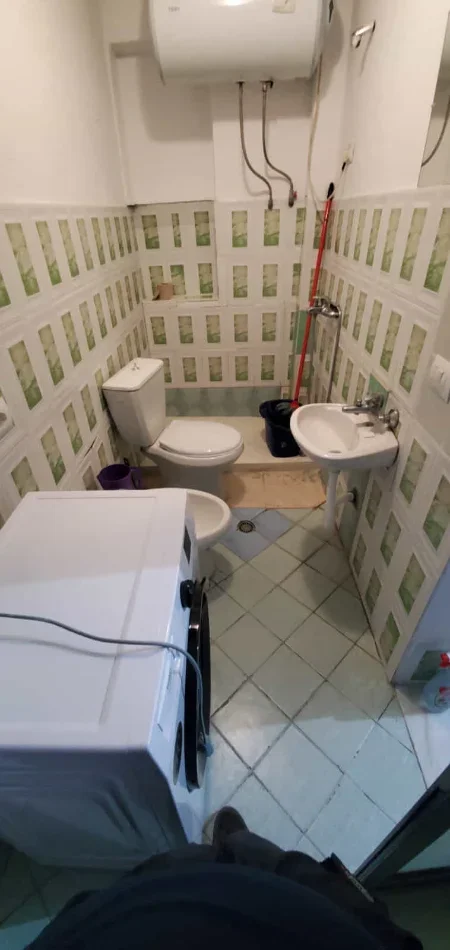 Tirane, jepet me qera apartament 1+1+Ballkon Kati 5, 60 m² 400 € (BRRYLI)