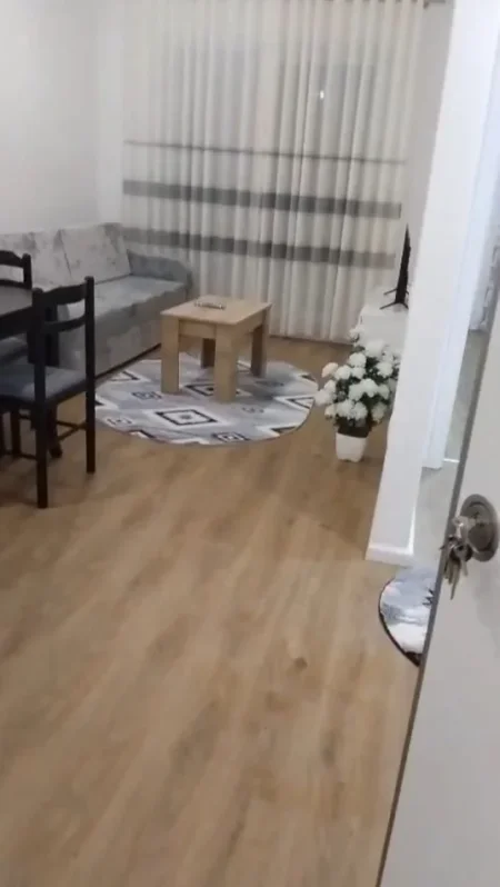 Tirane, jepet me qera apartament 1+1 Kati 3, 60 m² 400 € (Kompleksi Mangalem)