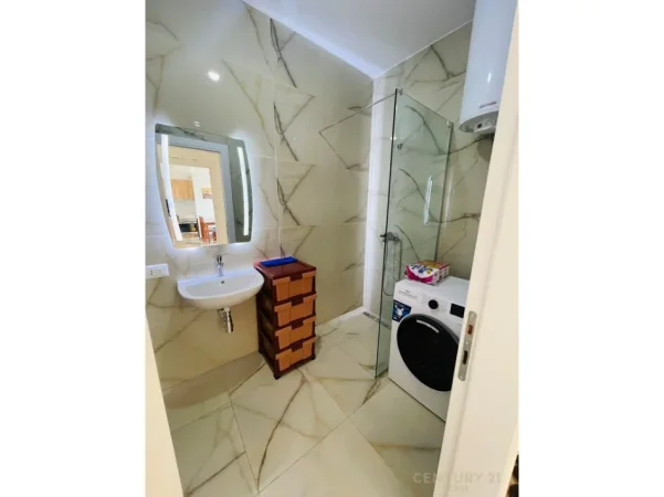 Tirane, jepet me qera apartament 1+1+Ballkon Kati 8, 72 m² 500 € (farmacia 10)