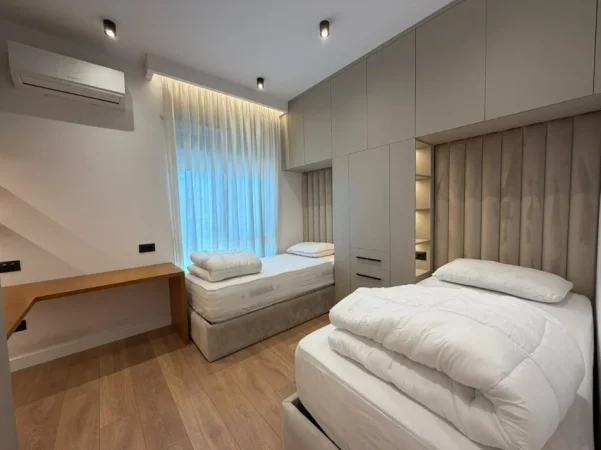 Tirane, jepet me qera apartament 2+1 Kati 1, 90 m² 1.000 € (Porcelani)