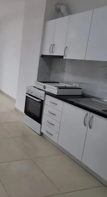 Tirane, jepet me qera apartament 1+1 Kati 6, 70 m² 450 € (Rruga 5 Maji)