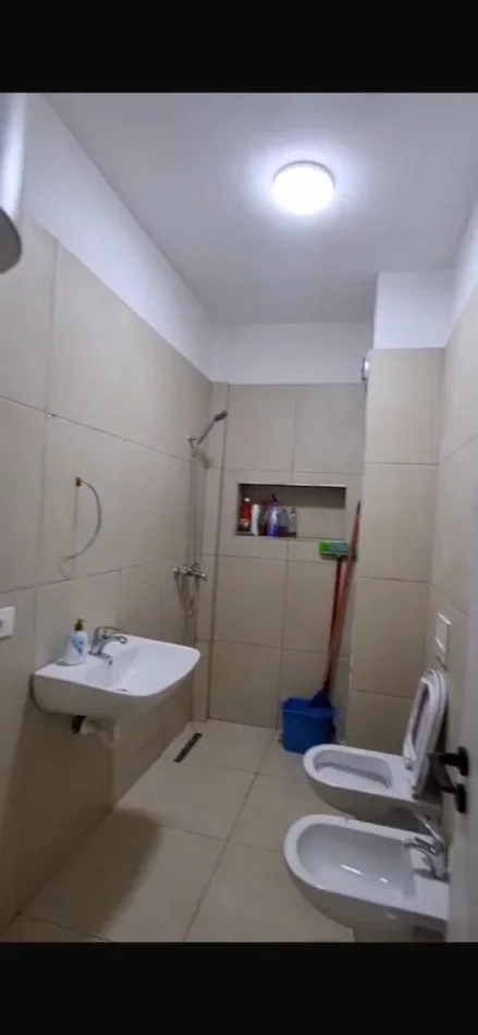 Tirane, jepet me qera apartament 1+1 Kati 6, 70 m² 450 € (Rruga 5 Maji)