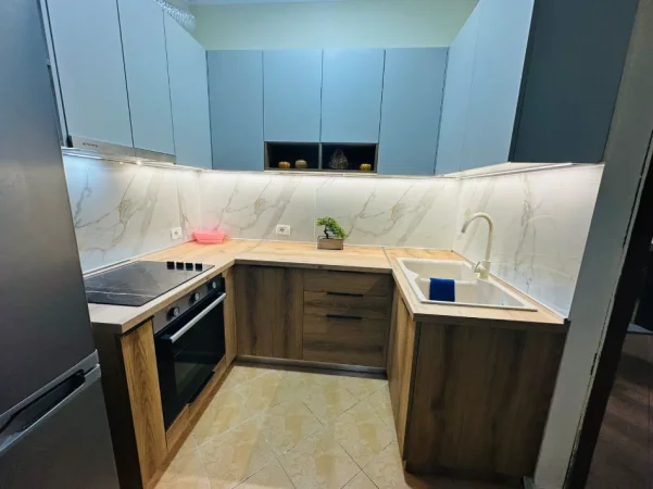 Tirane, jepet me qera apartament 1+1 Kati 4, 70 m² 450 mije leke