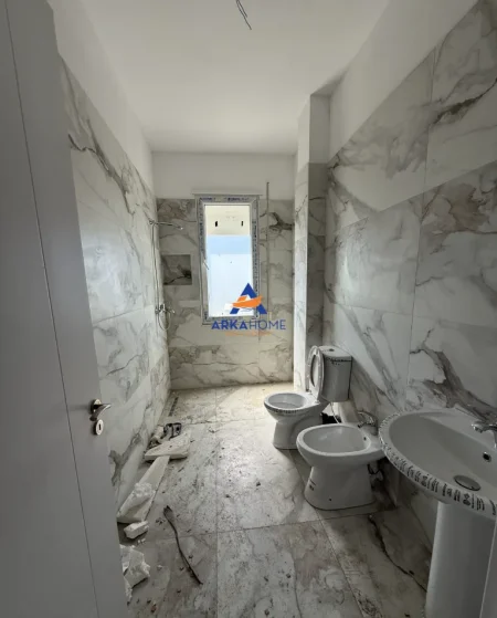 Tirane, shitet apartament 2+1+Ballkon Kati 3, 121 m² 121.500 € 
