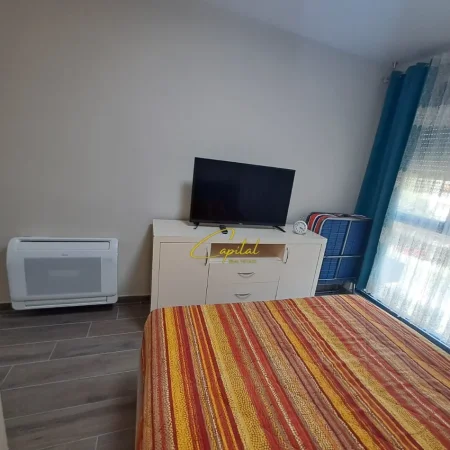 Tirane, jepet me qera apartament 1+1 Kati 2, 70 m² 550 € (XHAMLLIKU)