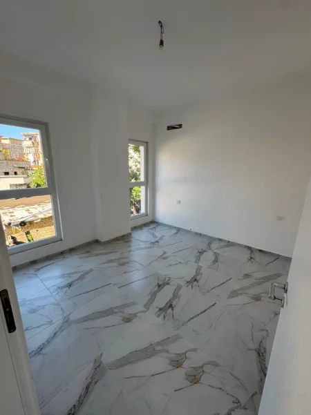 Tirane, jepet me qera apartament 1+1 Kati 1, 69 m² 400 € (Kompleksi Aura)