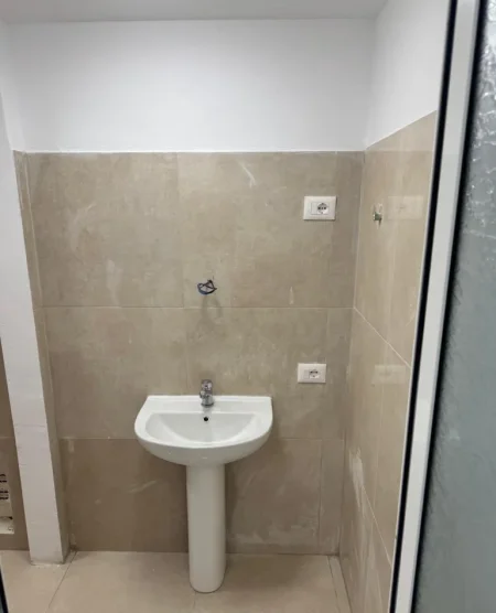 Tirane, shitet ambjent biznesi Kati 1, 38 m² 190.000 € (Rruga Mine Peza)