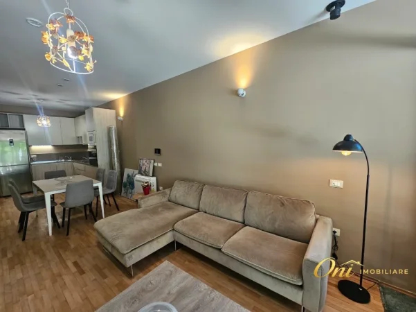 Tirane, jepet me qera apartament 2+1 Kati 1, 100 m² 1.000 € (SECRET GARDEN REZIDENCE)