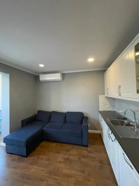 Tirane, jepet me qera apartament 2+1 Kati 5, 80 m² 800 € (Vasil Shanto)