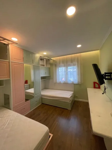 Tirane, jepet me qera apartament 2+1 Kati 5, 80 m² 800 € (Vasil Shanto)