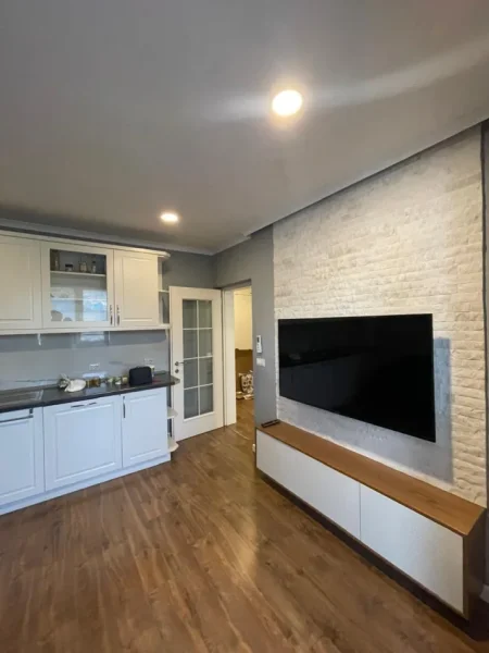 Tirane, jepet me qera apartament 2+1 Kati 5, 80 m² 800 € (Vasil Shanto)