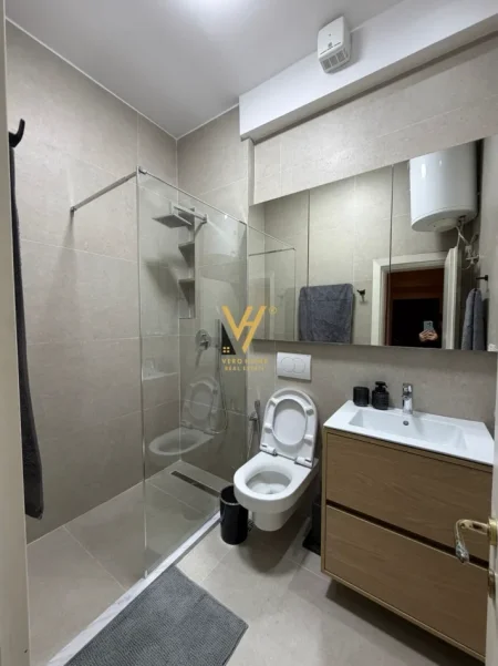 Tirane, jepet me qera apartament 1+1+Ballkon Kati 2, 95 m² 1.100 € (BLLOK)