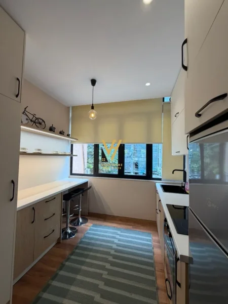Tirane, jepet me qera apartament 1+1+Ballkon Kati 2, 95 m² 1.100 € (BLLOK)
