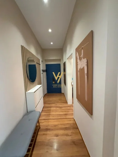 Tirane, jepet me qera apartament 1+1+Ballkon Kati 2, 95 m² 1.100 € (BLLOK)