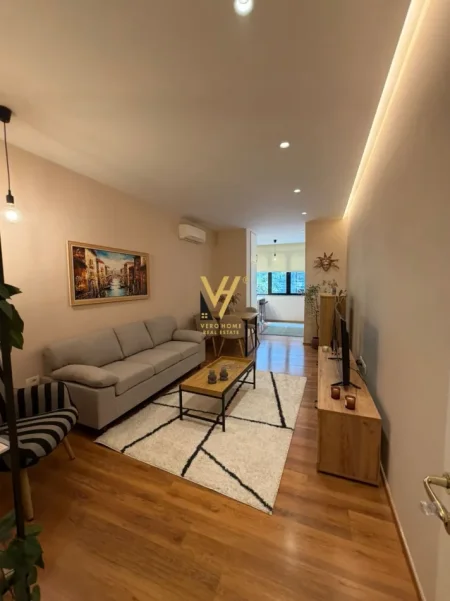 Tirane, jepet me qera apartament 1+1+Ballkon Kati 2, 95 m² 1.100 € (BLLOK)