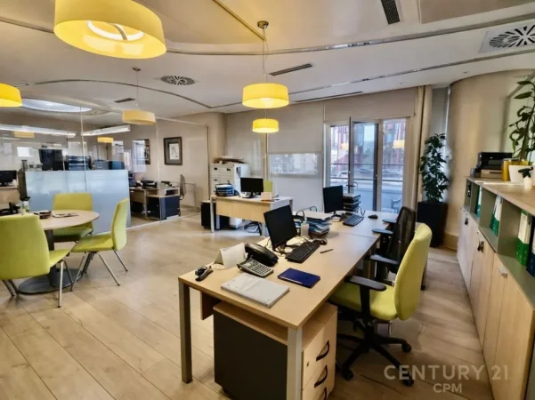 Tirane, jepet me qera zyre Kati 2, 300 m² 6.000 € 