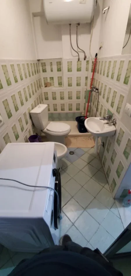 Tirane, jepet me qera apartament 1+1 Kati 5, 65 m² 400 € (Brryli)