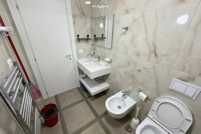 Tirane, jepet me qera apartament 3+1 Kati 6, 159 m² 1.950 € (garden building)