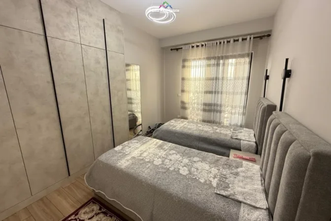 Tirane, jepet me qera apartament 3+1 Kati 6, 159 m² 1.950 € (garden building)