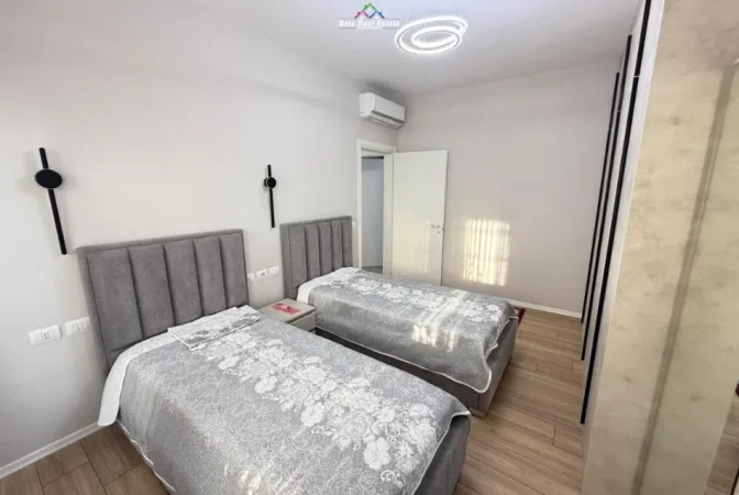 Tirane, jepet me qera apartament 3+1 Kati 6, 159 m² 1.950 € (garden building)