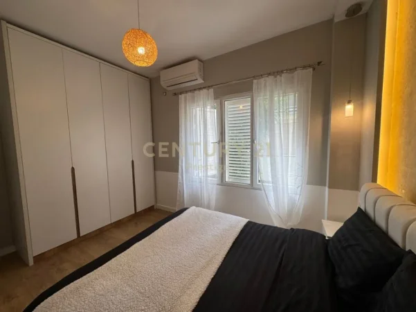Tirane, jepet me qera apartament 1+1+Ballkon Kati 1, 80 m² 700 € 
