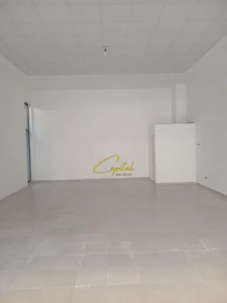 Tirane, jepet me qera ambjent biznesi Kati 0, 90 m² 500 € (XHAMLLIKU)