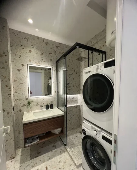 Tirane, jepet me qera apartament 2+1 Kati 1, 90 m² 1.000 € (KINOSTUDIO)